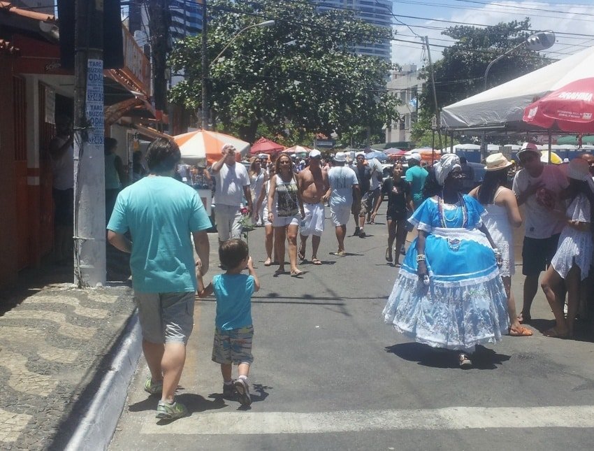 Baianas e oferendas nas ruas de Salvador