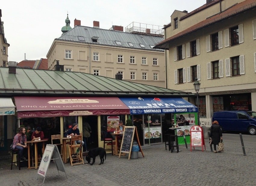restaurantes-no-viktualienmarkt-mercado-de-munique-na-alemanha-foto-nathalia-molina-comoviaja