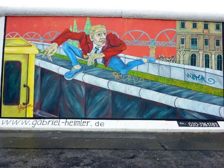 Wall Jumper Gabriel Heimler East Side Gallery Berlim Alemanha - Foto de dietadeporte no Flickr por Creative Commons