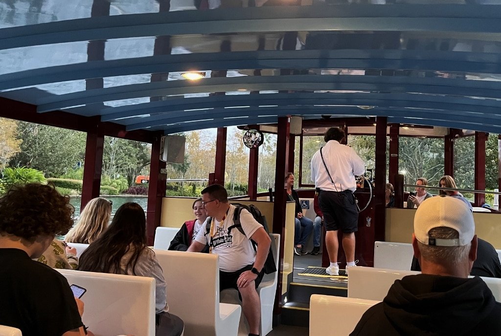 Barco do hotel para os parques da Universal Orlando