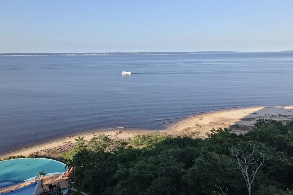 Rio Negro, visto do alto do hotel Tropical Executive