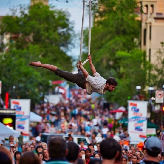 Circo em Montréal: de Cirque du Soleil a festival de verão nas ruas