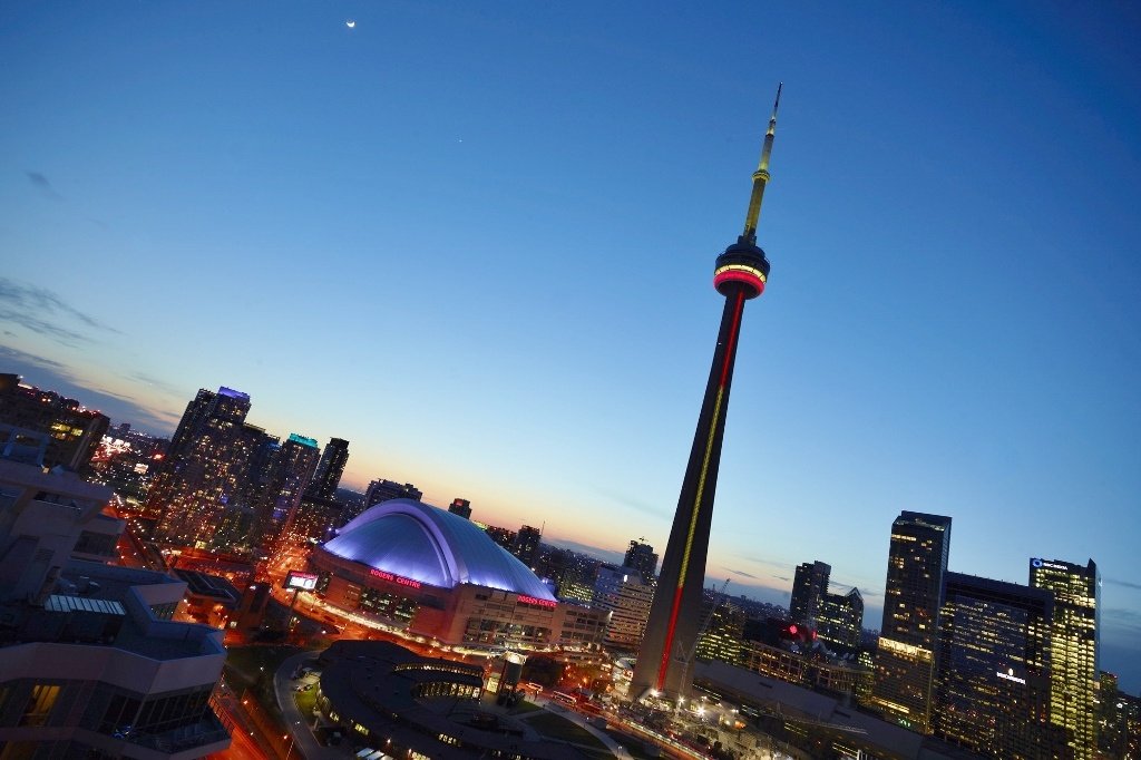 CN Tower (Toronto): altura, ingresso e mais sobre a torre no Canadá