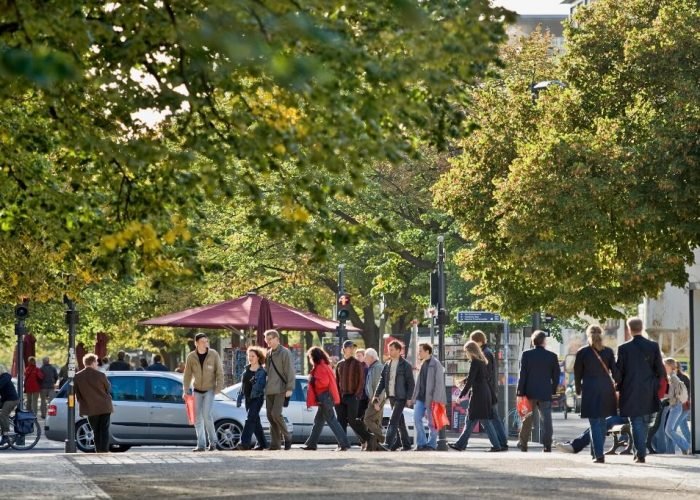 Avenida Unter den Linden, a mais tradicional de Berlim - Foto: Wolfgang Scholvien/VisitBerlin/Divulgação