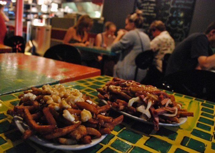 Comidas típicas do Canadá: conheça poutine e outras