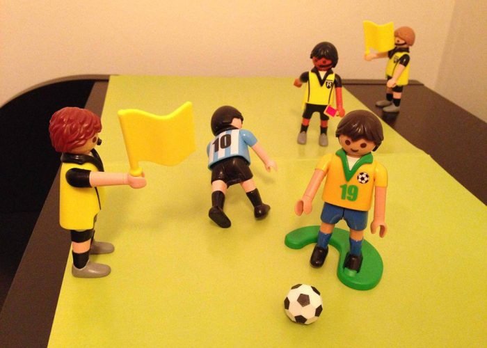 Lances da Copa de 2014, no Brasil, com Playmobil e Lego