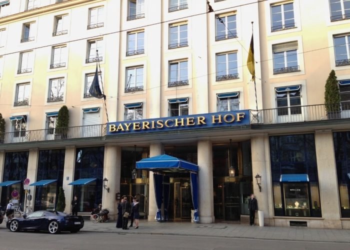 O luxuoso hotel Bayerischer Hof, em Munique - Fotos: Nathalia Molina @ComoViaja