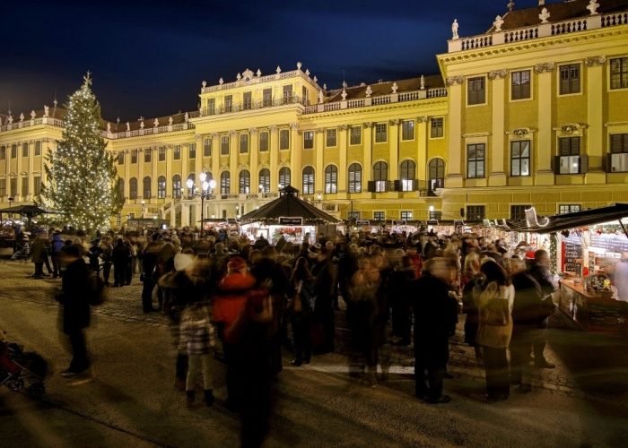 Em Viena, Palácio de Schönbrunn recebe mercado de Natal - Foto: © Christian Stemper/WienTourismus/Divulgação