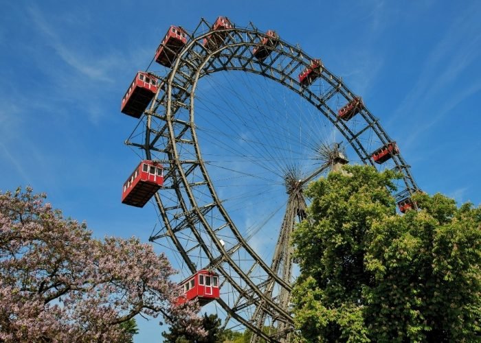 Depois de operar por 75 anos sem interrupção, a foi desligada em março por conta das medidas de Wiener Risenrad, a roda gigante de Viena - Foto: Wien Tourismus/Divulgação