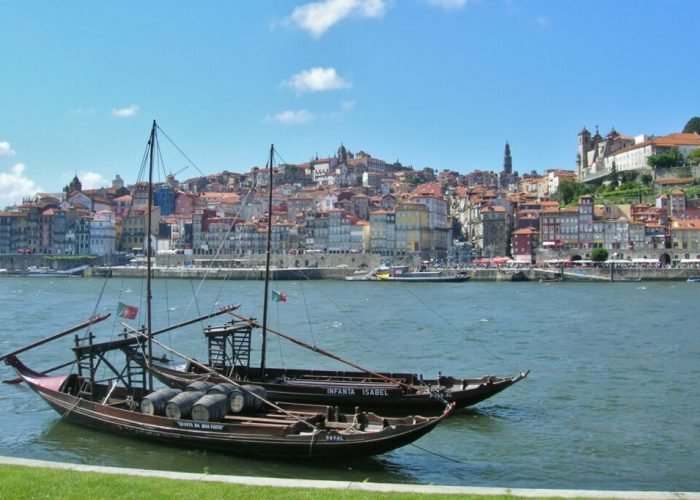 Passeio de barco rabelo: uma das opções do que fazer no Porto, em Portugal
